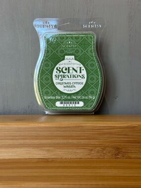 NEW Scentsy Bar Christmas Cottage Wreath